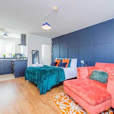 Studio Annexe By Papermill, Deeside - En-Suite, Heswall Bagian luar foto