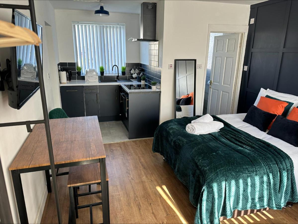 Studio Annexe By Papermill, Deeside - En-Suite, Heswall Bagian luar foto
