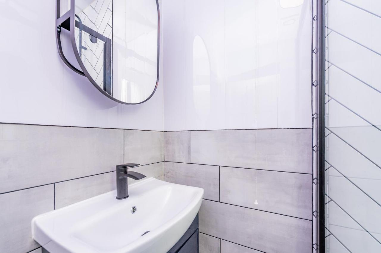 Studio Annexe By Papermill, Deeside - En-Suite, Heswall Bagian luar foto