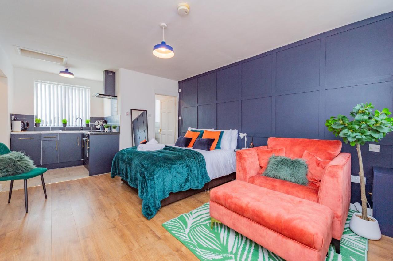Studio Annexe By Papermill, Deeside - En-Suite, Heswall Bagian luar foto