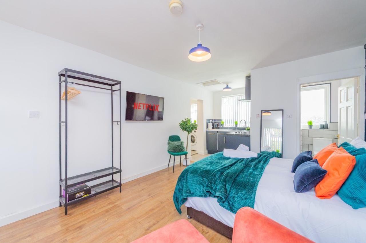 Studio Annexe By Papermill, Deeside - En-Suite, Heswall Bagian luar foto