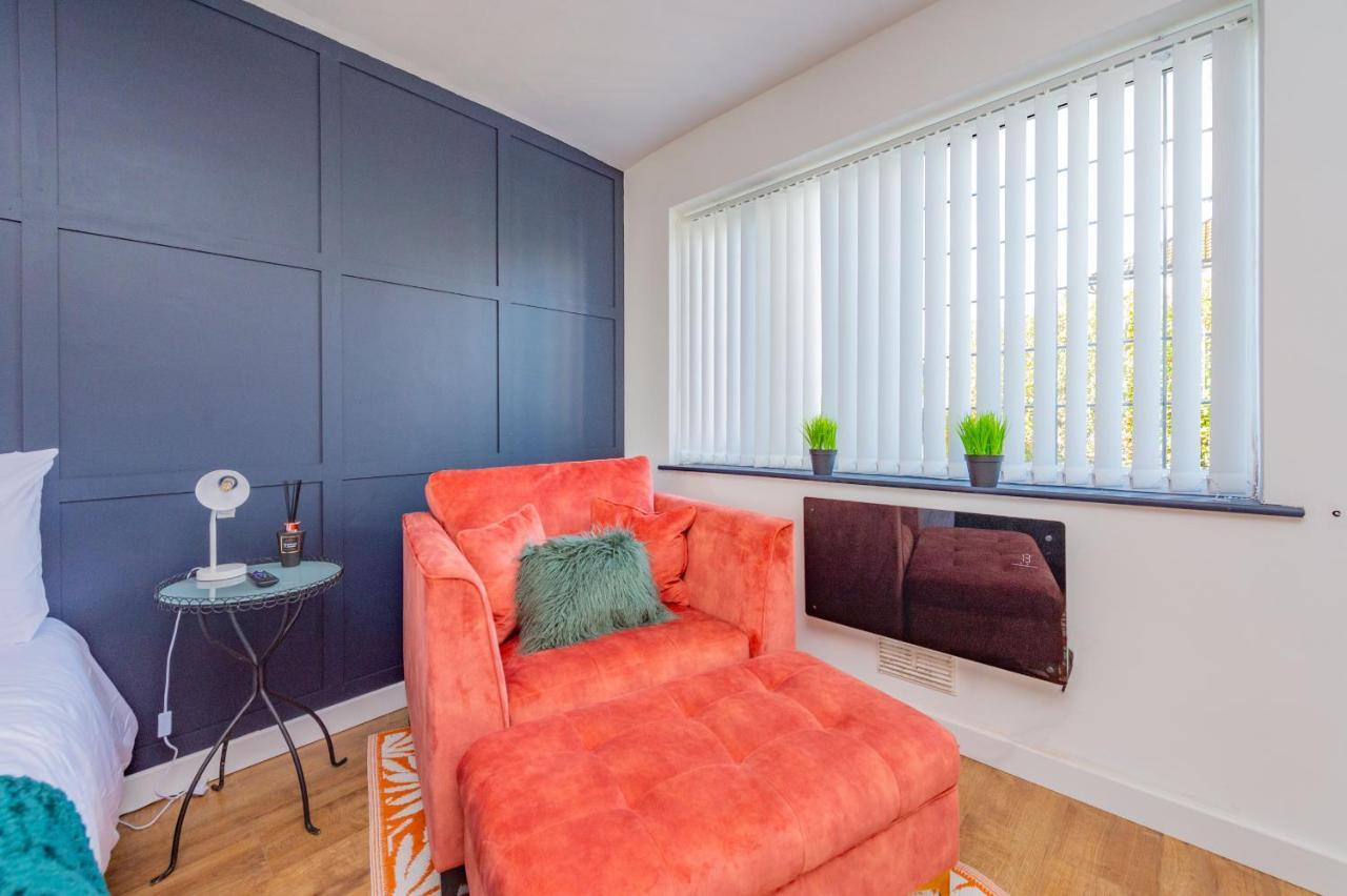 Studio Annexe By Papermill, Deeside - En-Suite, Heswall Bagian luar foto