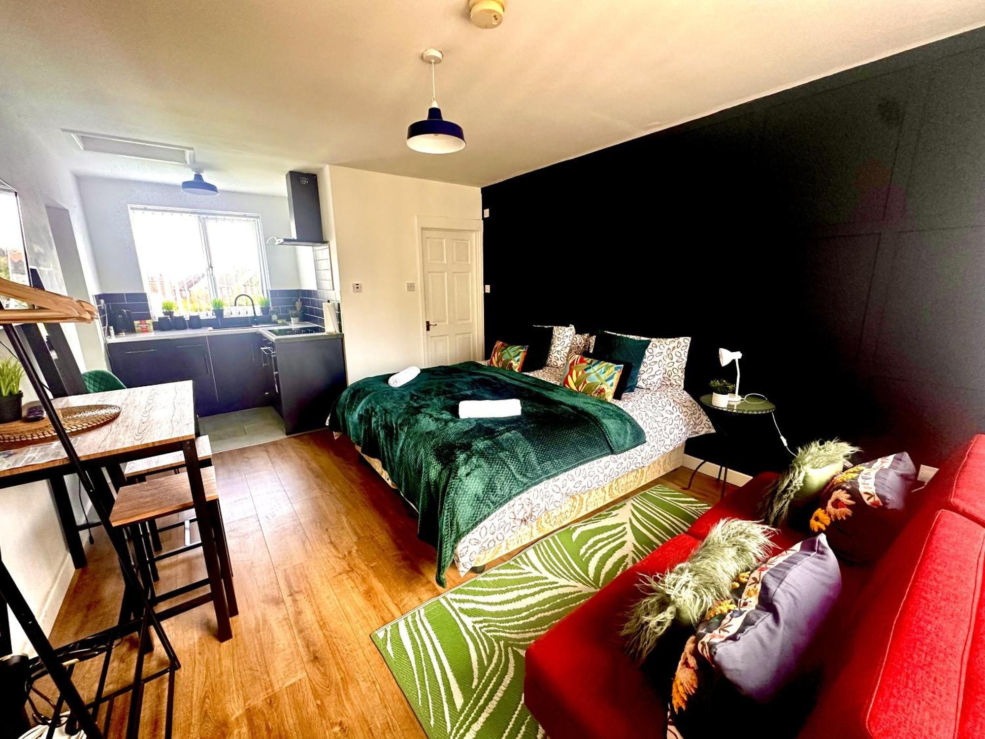 Studio Annexe By Papermill, Deeside - En-Suite, Heswall Bagian luar foto